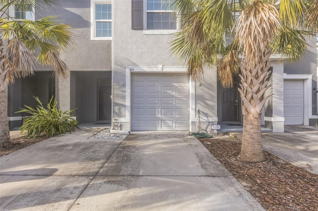 819 Lucent Sands Ct, Brandon, FL 33511 - view of front facade featuring stucco siding, driveway, and a garage