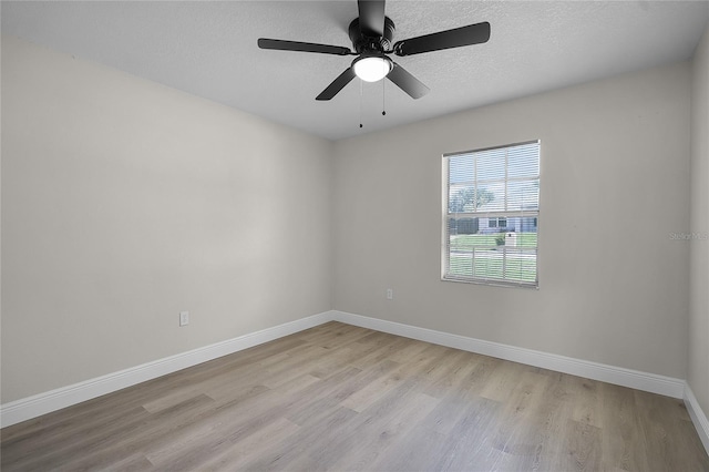 1011 W 13th St, Lakeland, FL 33805 - unfurnished room with light wood-type flooring, ceiling fan, and a textured ceiling