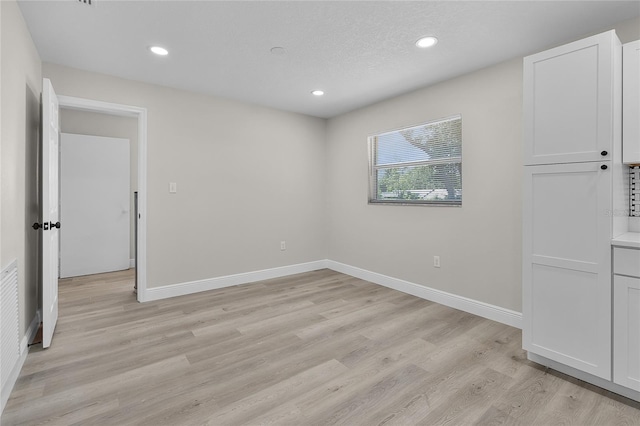 1011 W 13th St, Lakeland, FL 33805 - empty room featuring light wood-style floors and recessed lighting
