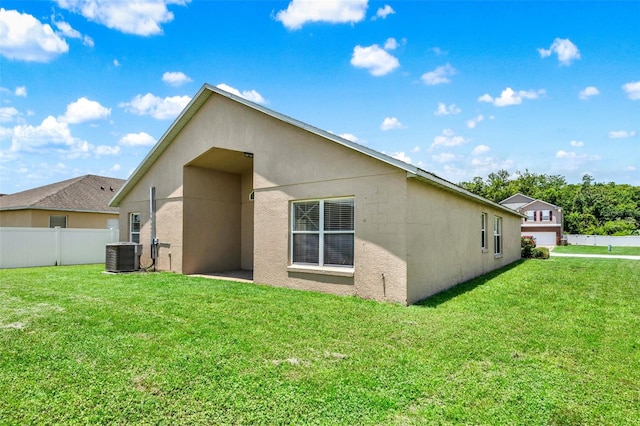 2713 Eagle Glen Cir, Kissimmee, FL 34746 - rear view of property with stucco siding