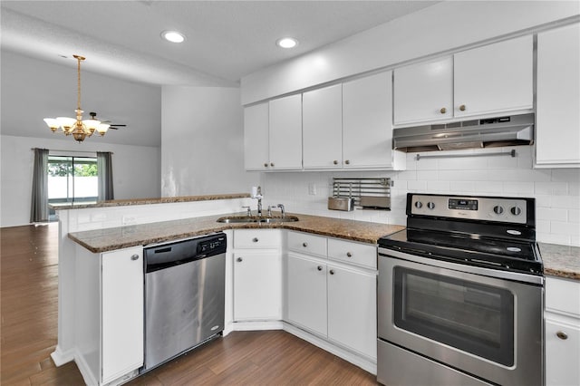 845 Valnera Ct, Kissimmee, FL 34758 - kitchen featuring appliances with stainless steel finishes, under cabinet range hood, a peninsula, a chandelier, and dark wood-style floors