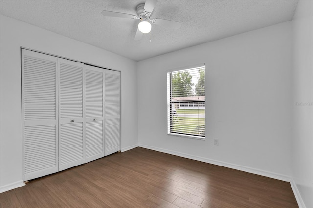 845 Valnera Ct, Kissimmee, FL 34758 - unfurnished bedroom featuring wood finished floors, a closet, a textured ceiling, and ceiling fan