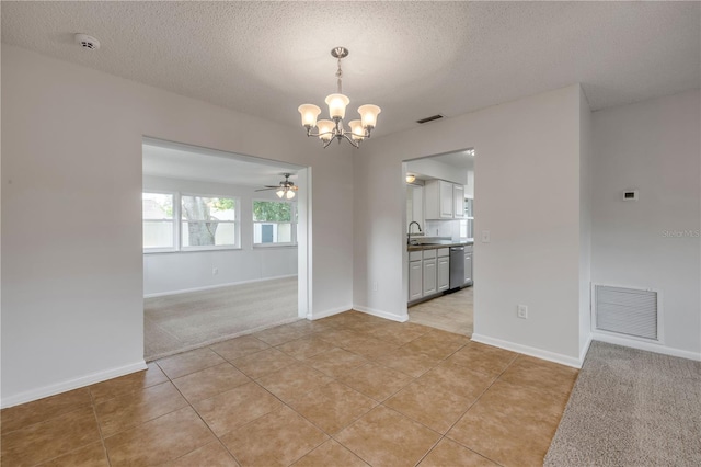 879 Tamerlane St, Deltona, FL 32725 - unfurnished room with a smoke detector, a chandelier, ceiling fan, light tile patterned floors, and a textured ceiling