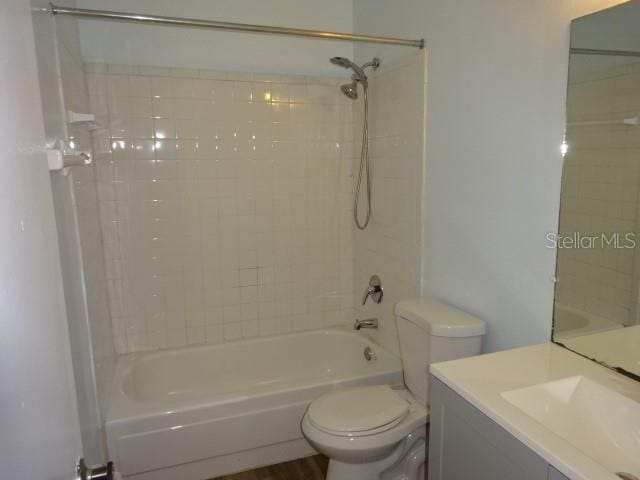 2864 N Powers Dr Unit 156, Orlando, FL 32818 - full bath featuring vanity and  shower combination