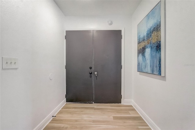 1921 Heathwood Dr, Winter Park, FL 32792 - foyer with light wood-style floors and baseboards