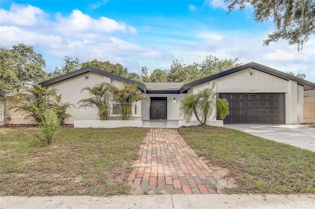 1921 Heathwood Dr, Winter Park, FL 32792 - ranch-style home featuring a garage, driveway, and a front lawn