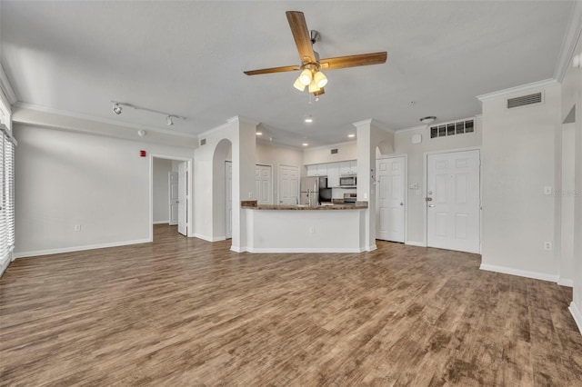 911 N Orange Ave Unit 443, Orlando, FL 32801 - unfurnished living room featuring a ceiling fan, wood finished floors, crown molding, arched walkways, and recessed lighting