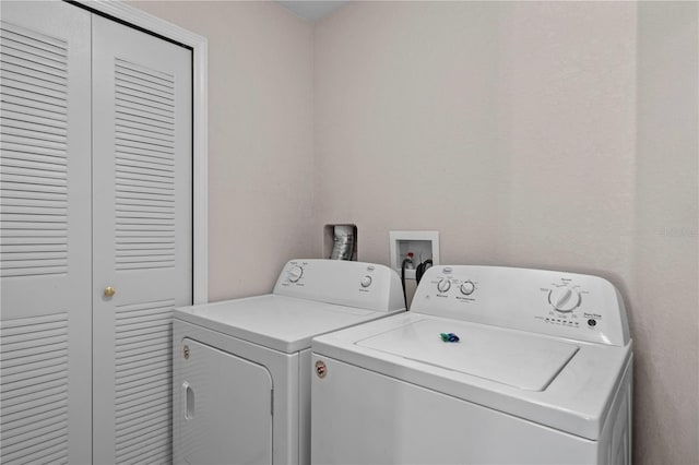 2717 Camaro Dr, Kissimmee, FL 34746 - laundry room featuring washing machine and dryer