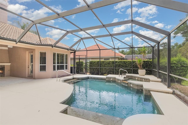 336 Highcroft Ct, Lake Mary, FL 32746 - view of swimming pool featuring a patio area, glass enclosure, and a pool with connected hot tub