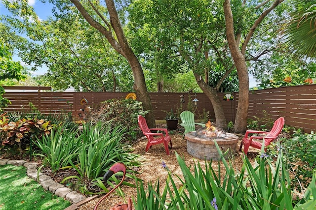 2312 S Summerlin Ave, Orlando, FL 32806 - fenced backyard featuring a fire pit