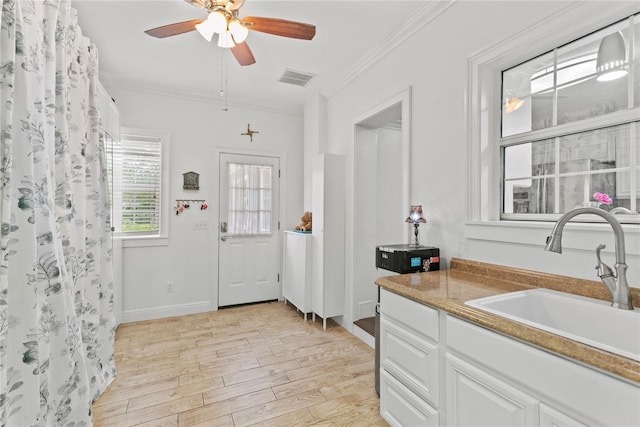 2312 S Summerlin Ave, Orlando, FL 32806 - entryway featuring light wood finished floors, a ceiling fan, and ornamental molding