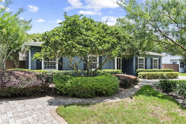 2312 S Summerlin Ave, Orlando, FL 32806 - view of property hidden behind natural elements