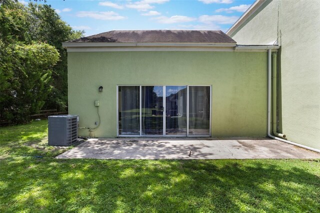1065 Universal Rest Pl, Kissimmee, FL 34744 - back of property featuring a patio, stucco siding, and a lawn