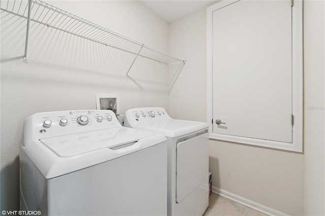 8955 Fluffy Lie Ct, Davenport, FL 33896 - laundry room featuring washer and dryer and baseboards