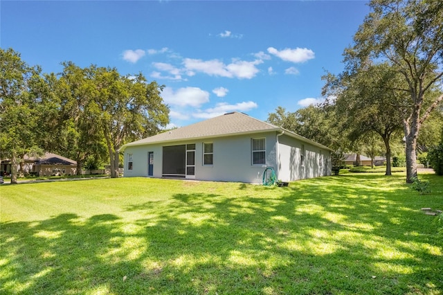 2782 Cedar Knoll Dr, Apopka, FL 32712 - back of property featuring a yard and stucco siding