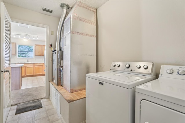 17097 SE 96th Chapelwood Cir, The Villages, FL 32162 - laundry room featuring separate washer and dryer and a textured ceiling