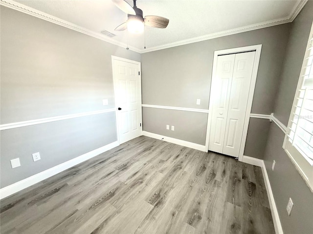 926 Freshmeadow Ct, Apopka, FL 32703 - unfurnished bedroom with wood finished floors, a closet, ornamental molding, and ceiling fan