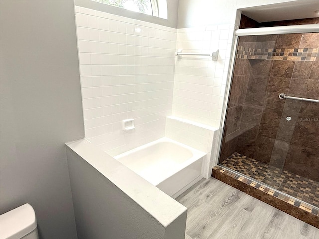 926 Freshmeadow Ct, Apopka, FL 32703 - bathroom featuring tiled shower, a bath, and wood finished floors