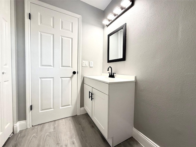 926 Freshmeadow Ct, Apopka, FL 32703 - bathroom featuring vanity and wood finished floors