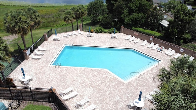 926 Freshmeadow Ct, Apopka, FL 32703 - community pool featuring a patio area