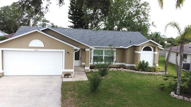 926 Freshmeadow Ct, Apopka, FL 32703 - ranch-style home with roof with shingles, an attached garage, a front lawn, driveway, and stucco siding