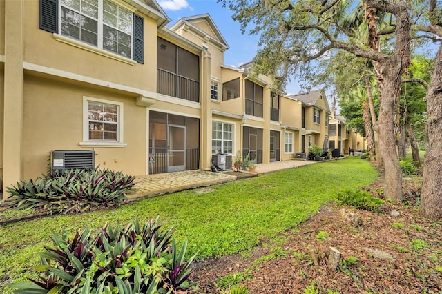 1534 Barking Deer Cv, Casselberry, FL 32707 - back of house with stucco siding, a yard, and a residential view