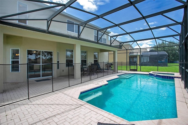 2669 Manesty Ln, Kissimmee, FL 34747 - view of swimming pool with a patio area, a pool with connected hot tub, and a lanai