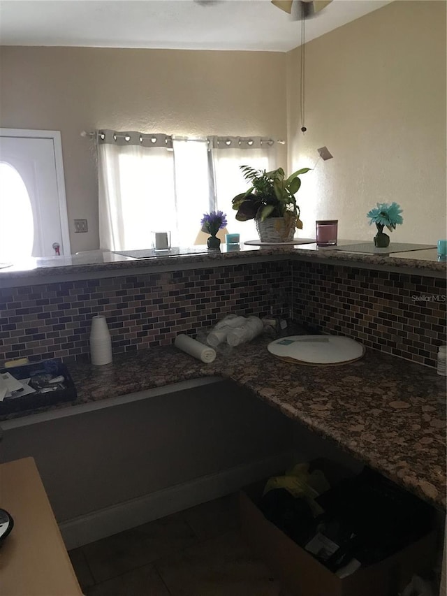 10 S Semoran Blvd S, Orlando, FL 32822 - interior space with decorative backsplash