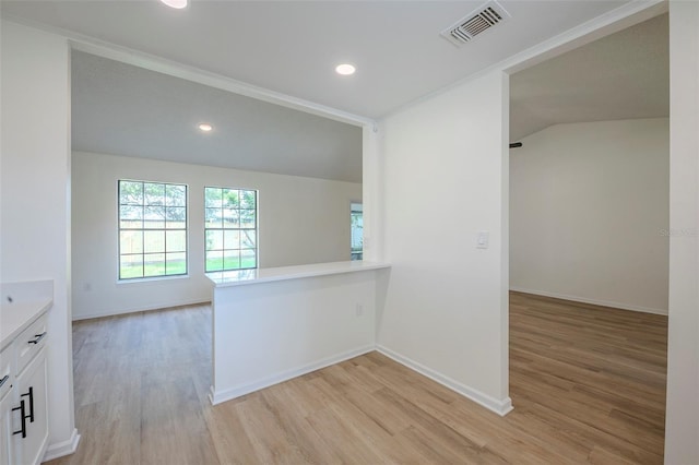 4800 Reginald Rd, Orlando, FL 32829 - unfurnished room with light wood-style floors, vaulted ceiling, and recessed lighting