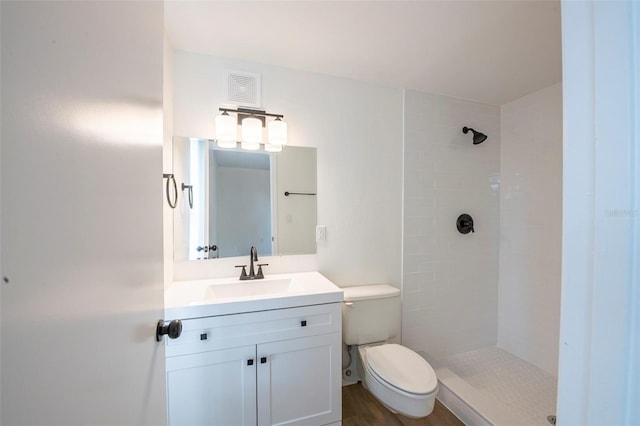 4800 Reginald Rd, Orlando, FL 32829 - bathroom with a tile shower, vanity, and wood finished floors
