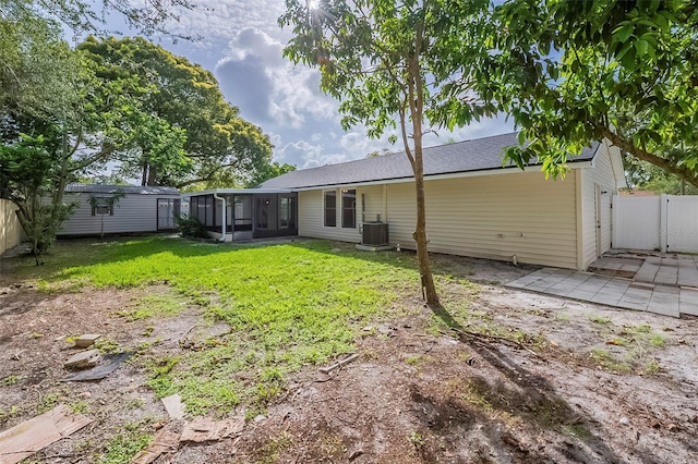 4800 Reginald Rd, Orlando, FL 32829 - rear view of house with a sunroom and a fenced backyard