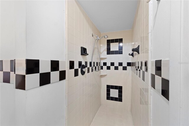 3220 Cardigan Ct, Orlando, FL 32812 - bathroom with a tile shower
