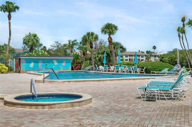 9860 62nd Ter N Unit 1047, Saint Petersburg, FL 33708 - community pool with a community hot tub and a patio