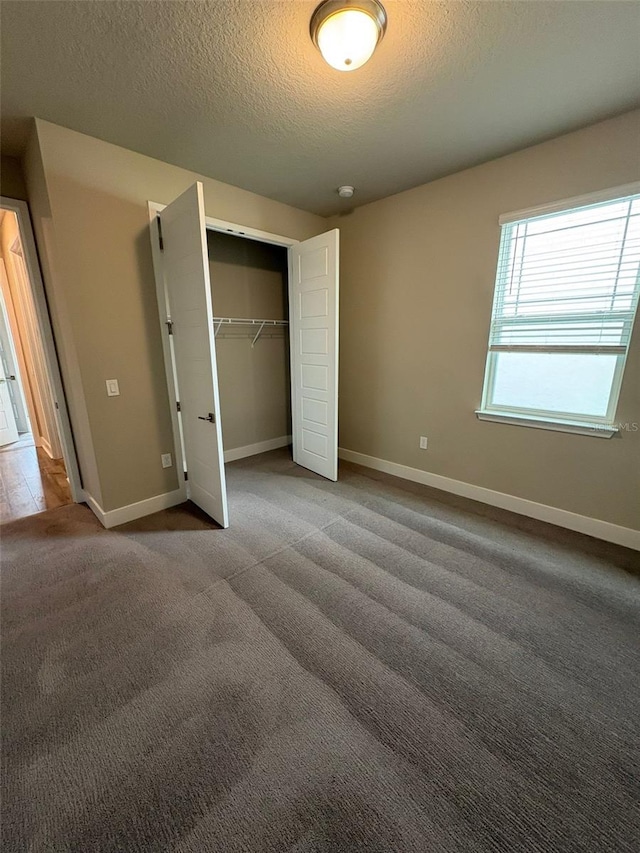 2318 Raven Ridge Rd, Minneola, FL 34715 - unfurnished bedroom featuring a textured ceiling, carpet flooring, and a closet