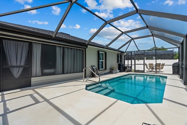 1787 Attilburgh Blvd, Melbourne, FL 32904 - swimming pool with a patio and glass enclosure