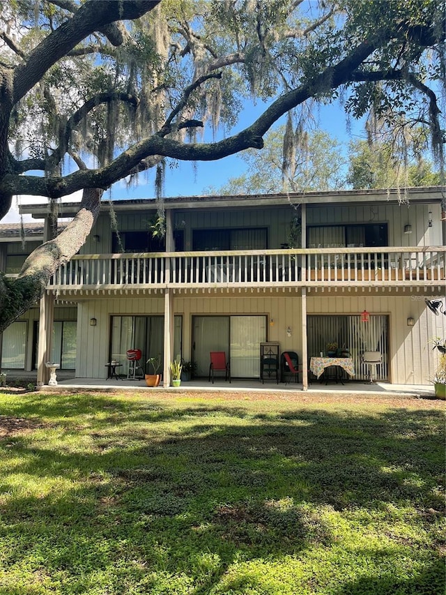 116 Palm View Ct Unit 3535/6, Haines City, FL 33844 - back of house featuring a yard and board and batten siding