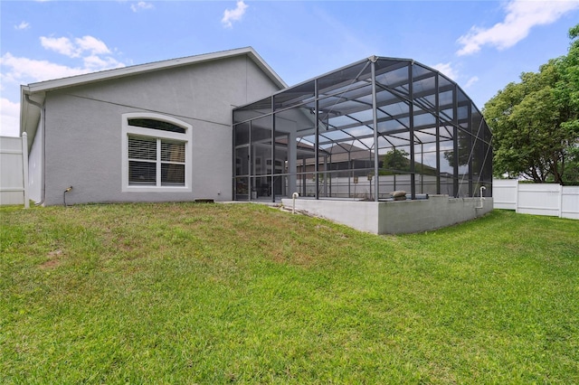 1542 Wescott Loop, Winter Springs, FL 32708 - rear view of house with stucco siding and glass enclosure