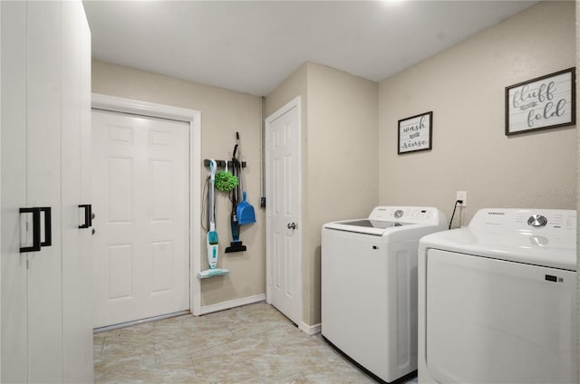 209 7th St S, Haines City, FL 33844 - laundry room featuring washing machine and dryer and baseboards