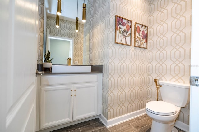 1097 Trappers Trail Loop, Davenport, FL 33896 - half bathroom featuring wallpapered walls, wood tiled floors, and vanity