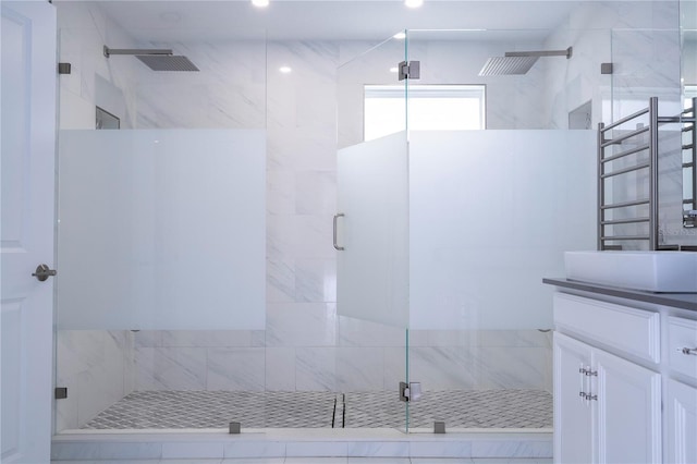 1097 Trappers Trail Loop, Davenport, FL 33896 - bathroom featuring a marble finish shower, vanity, and recessed lighting