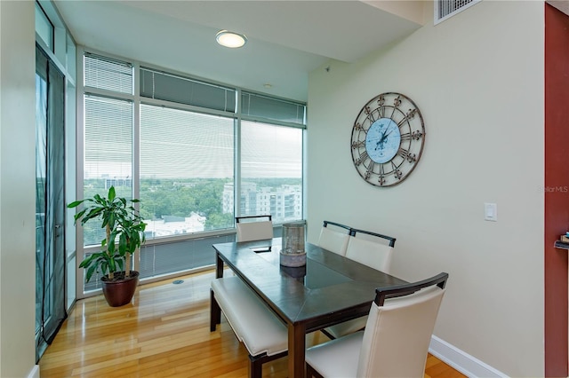 101 S Eola Dr Unit 1021, Orlando, FL 32801 - dining area featuring light wood-type flooring and recessed lighting