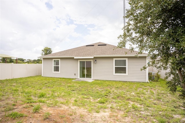 561 Andrea Cir S, Haines City, FL 33844 - rear view of house featuring roof with shingles