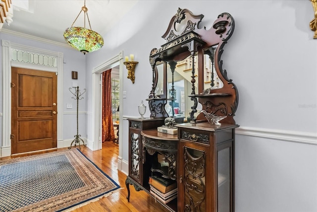 8407 Interbay Blvd, Tampa, FL 33616 - foyer with wood finished floors and ornamental molding
