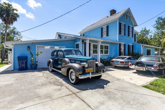 8407 Interbay Blvd, Tampa, FL 33616 - view of front facade featuring driveway and a chimney