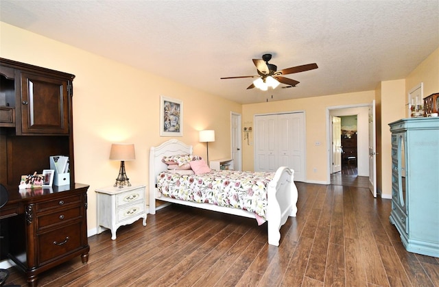 26 Canter Club Ct, Debary, FL 32713 - bedroom with a closet, dark wood finished floors, ceiling fan, and a textured ceiling