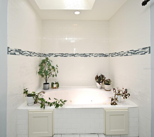 26 Canter Club Ct, Debary, FL 32713 - full bathroom featuring a jetted tub and tile walls