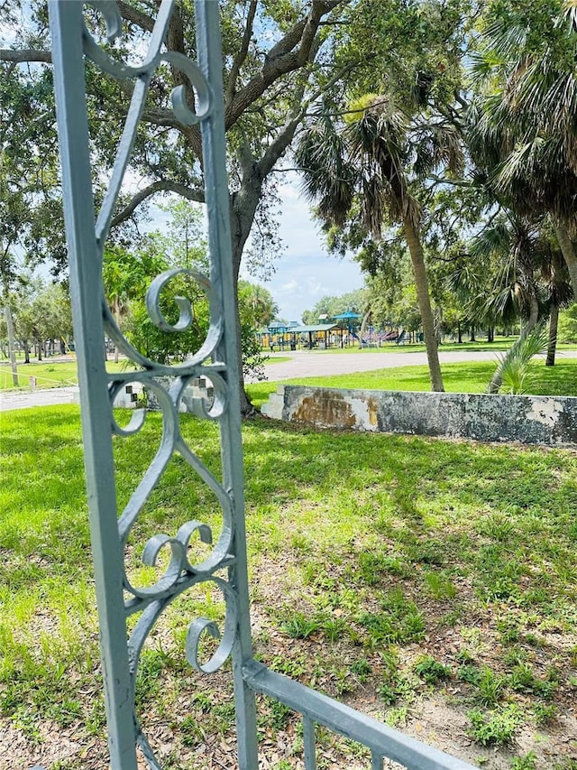 2731 Union St S, Saint Petersburg, FL 33712 - photo 15