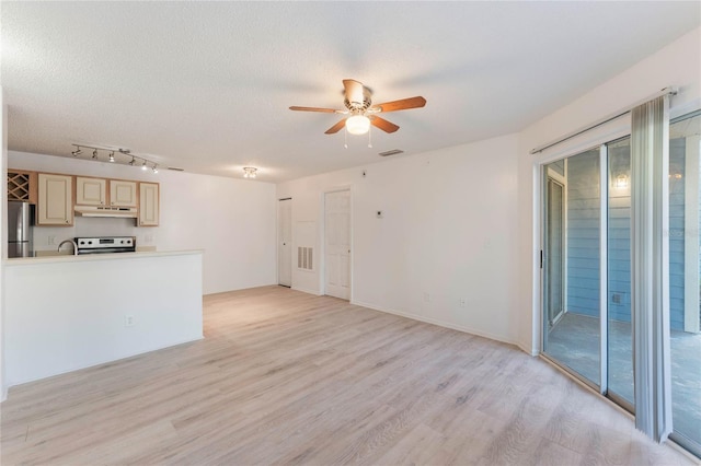 711 Sugar Bay Way Unit 109, Lake Mary, FL 32746 - unfurnished living room with ceiling fan, light wood finished floors, track lighting, and a textured ceiling