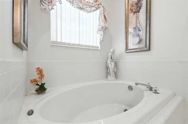 1752 Challenger Ave, Davenport, FL 33897 - bathroom featuring a garden tub