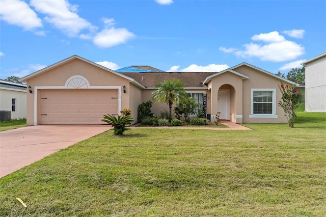 135 Inconnu Ct, Kissimmee, FL 34759 - ranch-style home featuring stucco siding, a garage, driveway, a front lawn, and roof with shingles